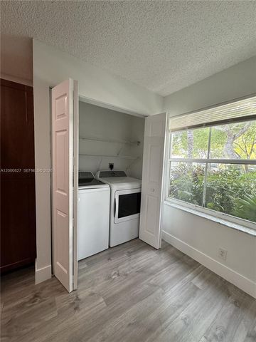 4136 Pine Ridge Ln, Weston, FL 33331