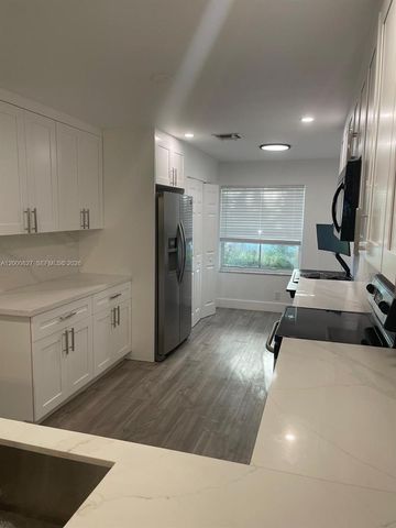 4136 Pine Ridge Ln, Weston, FL 33331