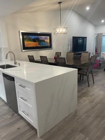 4136 Pine Ridge Ln, Weston, FL 33331