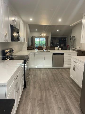 4136 Pine Ridge Ln, Weston, FL 33331