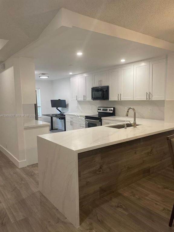 4136 Pine Ridge Ln, Weston, FL 33331