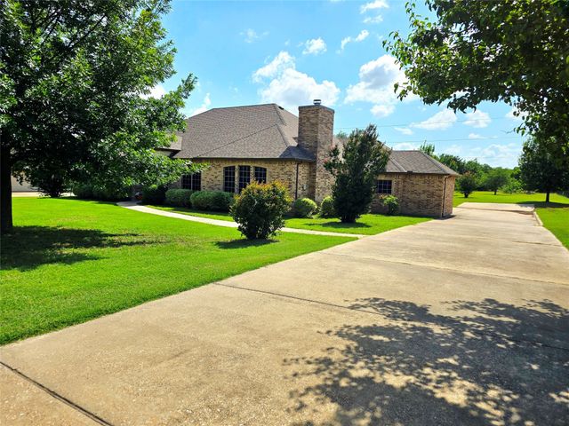 1921 Willow Bend Drive, Oak Leaf, TX 75154