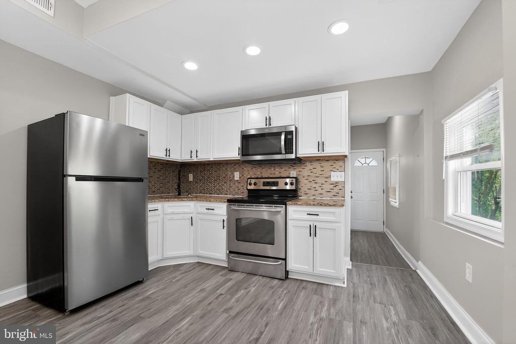 Image 9 of property listing at 2809 TAYLOR AVE, Baltimore, MD 21234