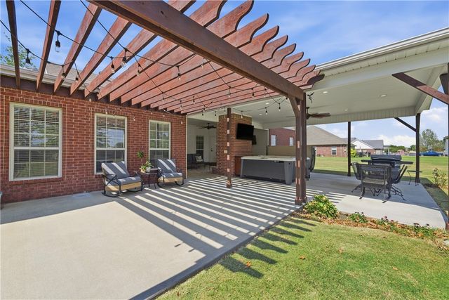 226 Fredonia Street, Elm Springs, AR 72762