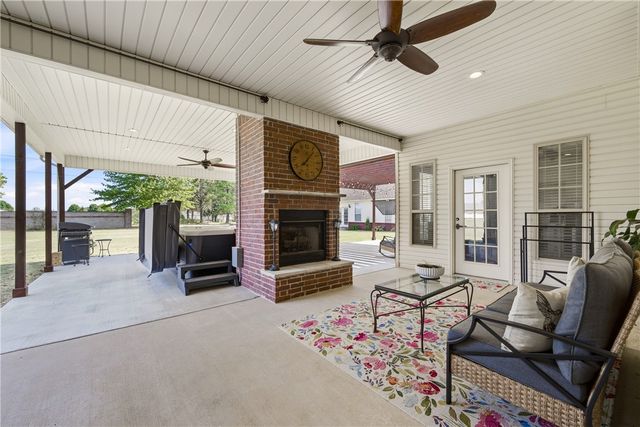 226 Fredonia Street, Elm Springs, AR 72762