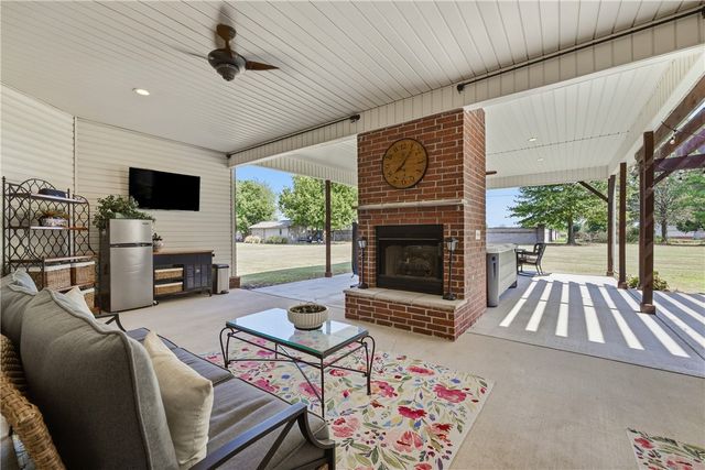 226 Fredonia Street, Elm Springs, AR 72762