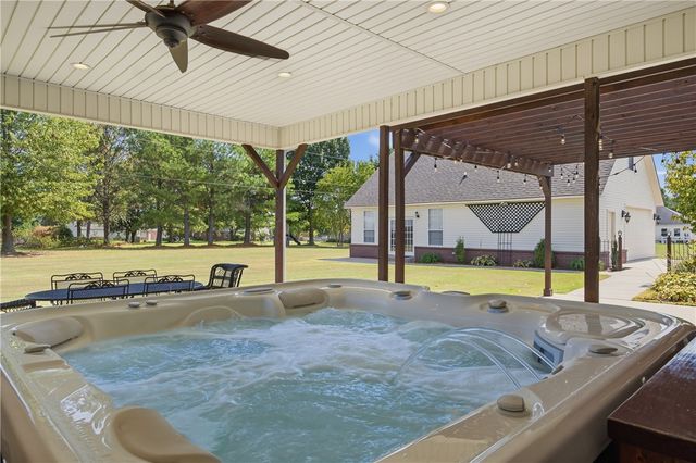 226 Fredonia Street, Elm Springs, AR 72762
