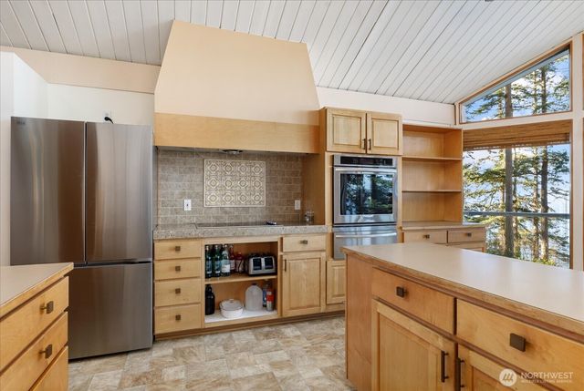 3155 Fox Spit Road, Langley, WA 98260