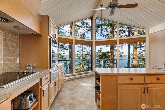 3155 Fox Spit Road, Langley, WA 98260