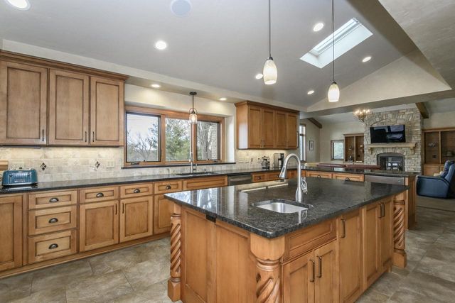 S90W27045 Norway DRIVE, Mukwonago, WI 53149