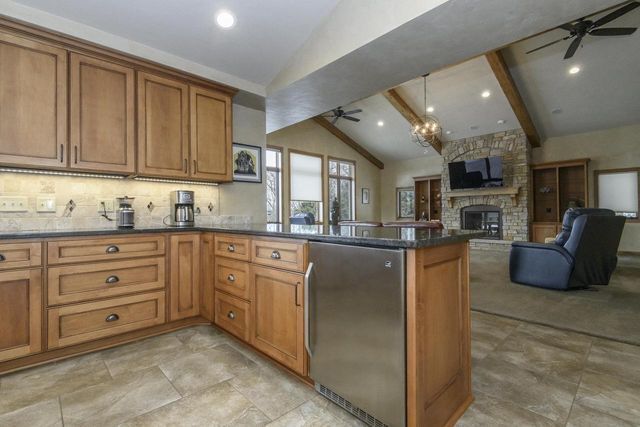 S90W27045 Norway DRIVE, Mukwonago, WI 53149