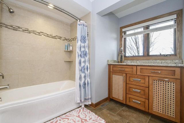 S90W27045 Norway DRIVE, Mukwonago, WI 53149