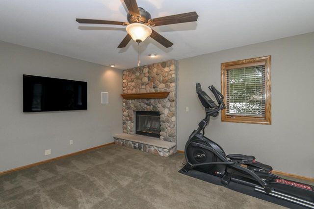 S90W27045 Norway DRIVE, Mukwonago, WI 53149