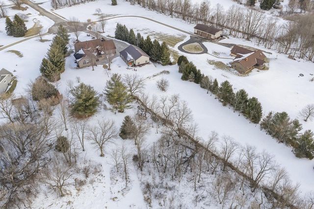 S90W27045 Norway DRIVE, Mukwonago, WI 53149