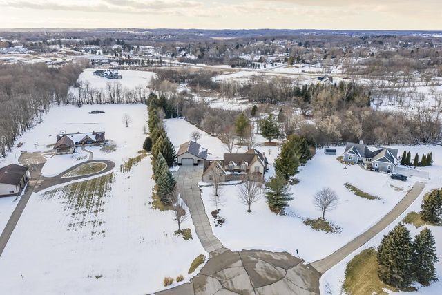 S90W27045 Norway DRIVE, Mukwonago, WI 53149