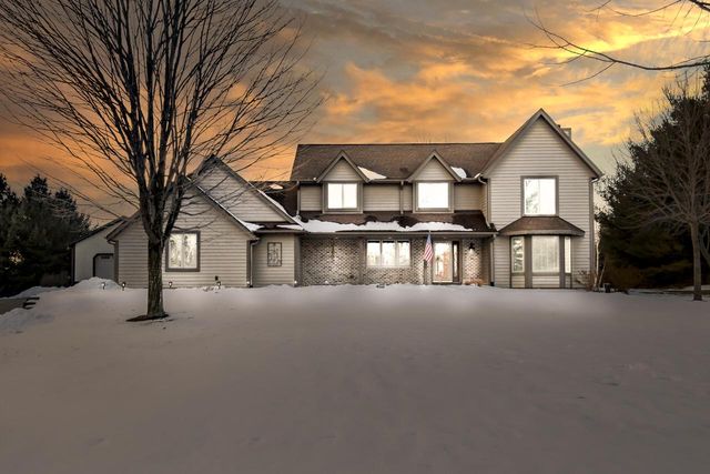 S90W27045 Norway DRIVE, Mukwonago, WI 53149