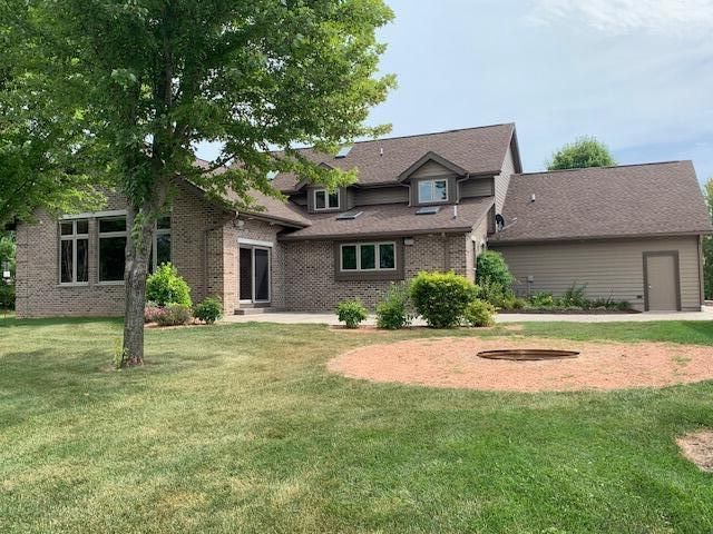 S90W27045 Norway DRIVE, Mukwonago, WI 53149