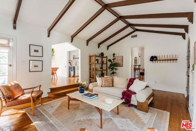 8260 Oakwood Avenue, Los Angeles, CA 90048