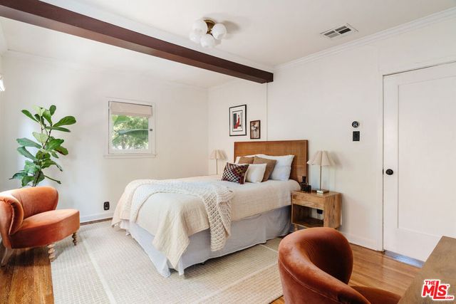 8260 Oakwood Avenue, Los Angeles, CA 90048