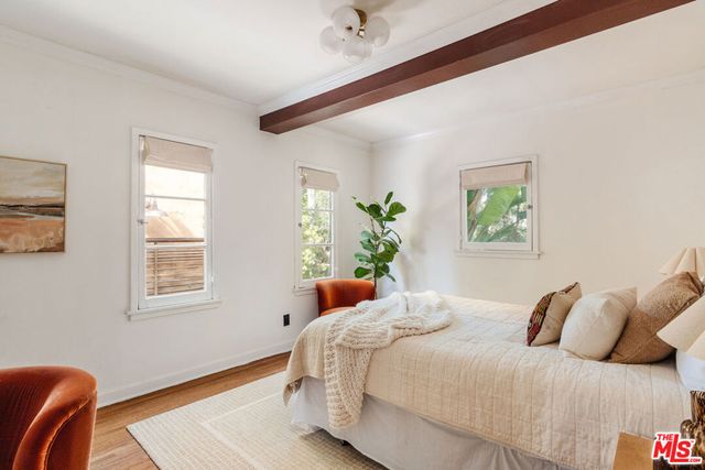 8260 Oakwood Avenue, Los Angeles, CA 90048