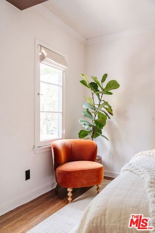 8260 Oakwood Avenue, Los Angeles, CA 90048