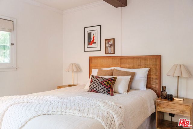 8260 Oakwood Avenue, Los Angeles, CA 90048