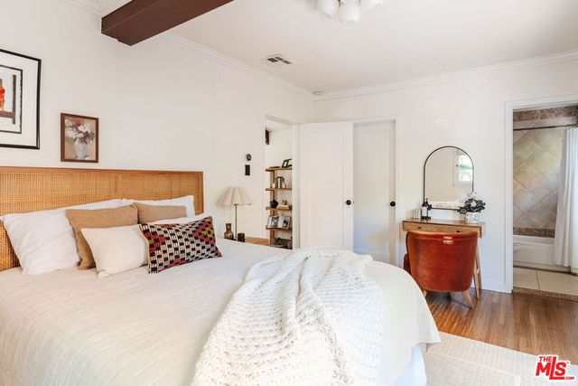 8260 Oakwood Avenue, Los Angeles, CA 90048