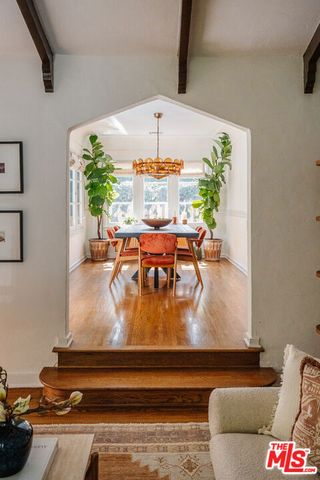 8260 Oakwood Avenue, Los Angeles, CA 90048