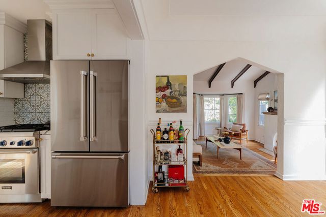 8260 Oakwood Avenue, Los Angeles, CA 90048