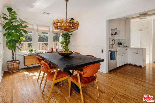 8260 Oakwood Avenue, Los Angeles, CA 90048