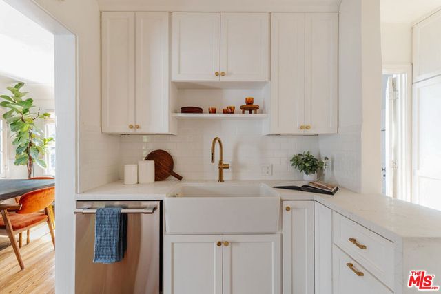 8260 Oakwood Avenue, Los Angeles, CA 90048