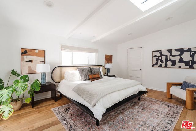 8260 Oakwood Avenue, Los Angeles, CA 90048