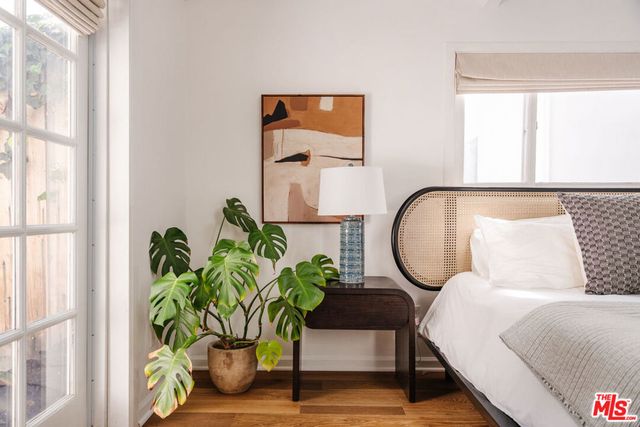 8260 Oakwood Avenue, Los Angeles, CA 90048