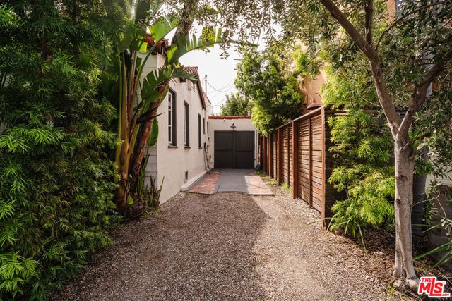 8260 Oakwood Avenue, Los Angeles, CA 90048