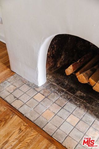 8260 Oakwood Avenue, Los Angeles, CA 90048