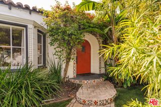 8260 Oakwood Avenue, Los Angeles, CA 90048