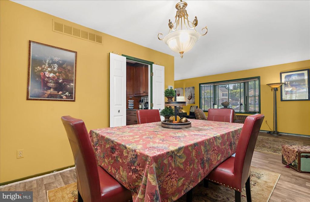 Image 11 of property listing at 13 BLAKE CT, Reisterstown, MD 21136