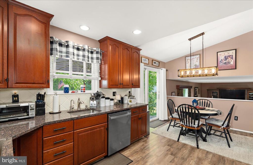 Image 12 of property listing at 13 BLAKE CT, Reisterstown, MD 21136