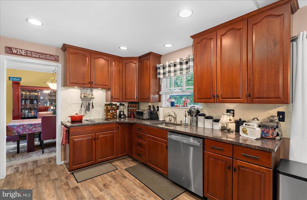 Image 13 of property listing at 13 BLAKE CT, Reisterstown, MD 21136