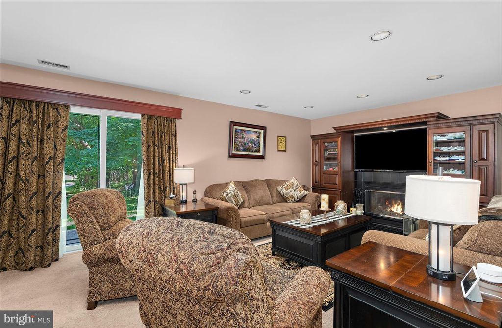 Image 17 of property listing at 13 BLAKE CT, Reisterstown, MD 21136