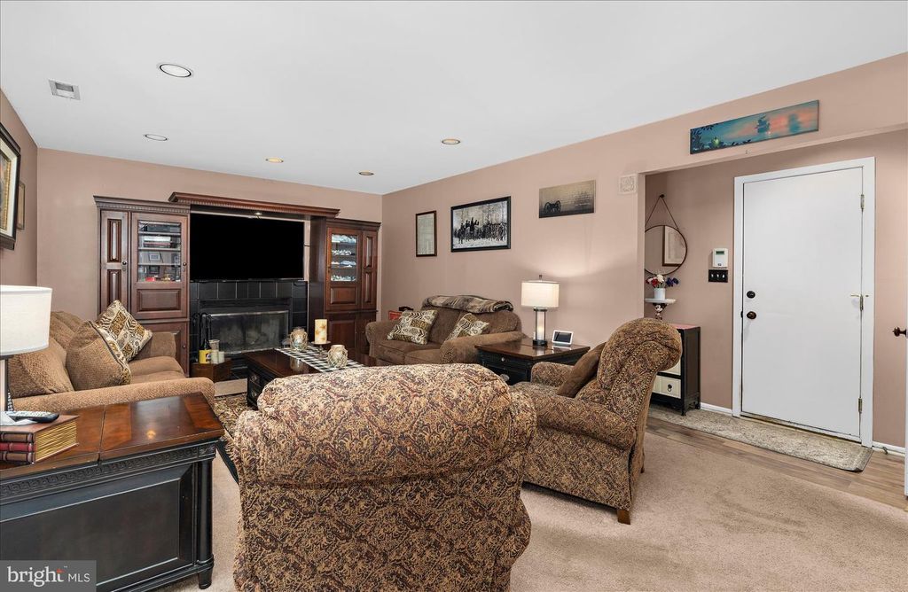 Image 19 of property listing at 13 BLAKE CT, Reisterstown, MD 21136