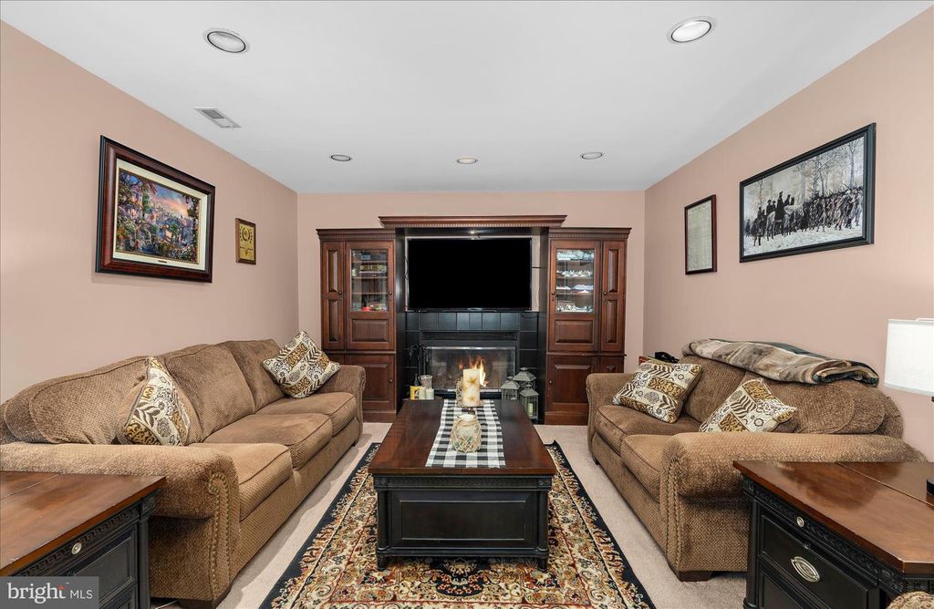 Image 20 of property listing at 13 BLAKE CT, Reisterstown, MD 21136