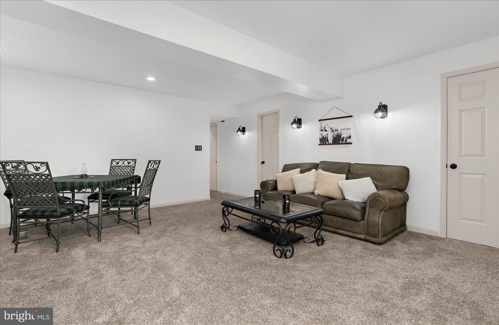 Image 24 of property listing at 13 BLAKE CT, Reisterstown, MD 21136