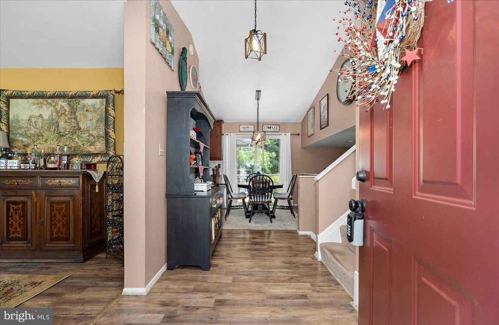 Image 5 of property listing at 13 BLAKE CT, Reisterstown, MD 21136