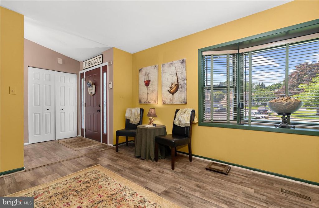 Image 7 of property listing at 13 BLAKE CT, Reisterstown, MD 21136