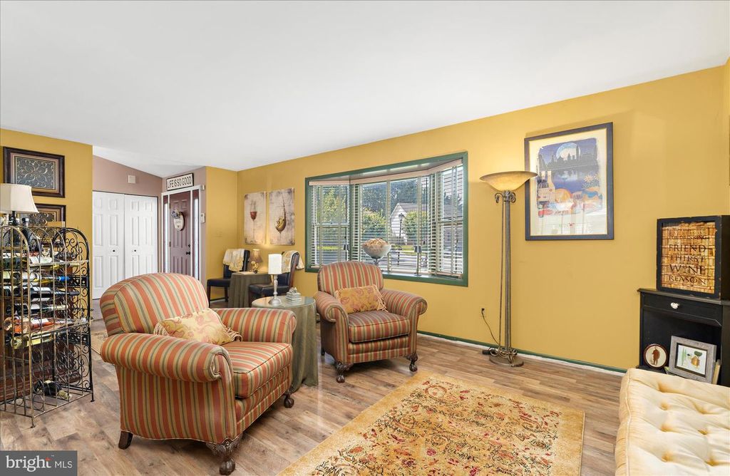 Image 9 of property listing at 13 BLAKE CT, Reisterstown, MD 21136