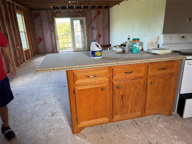 325 County Road 201, Angleton, TX 77515