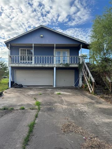 325 County Road 201, Angleton, TX 77515