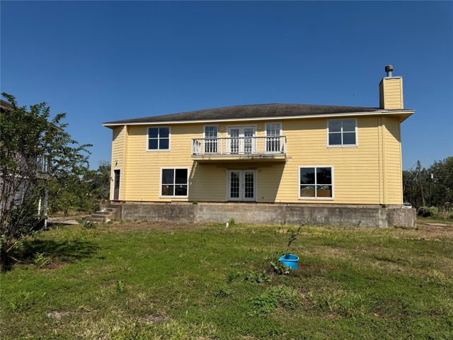 325 County Road 201, Angleton, TX 77515