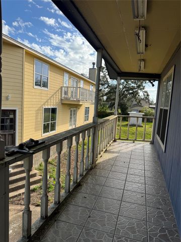 325 County Road 201, Angleton, TX 77515